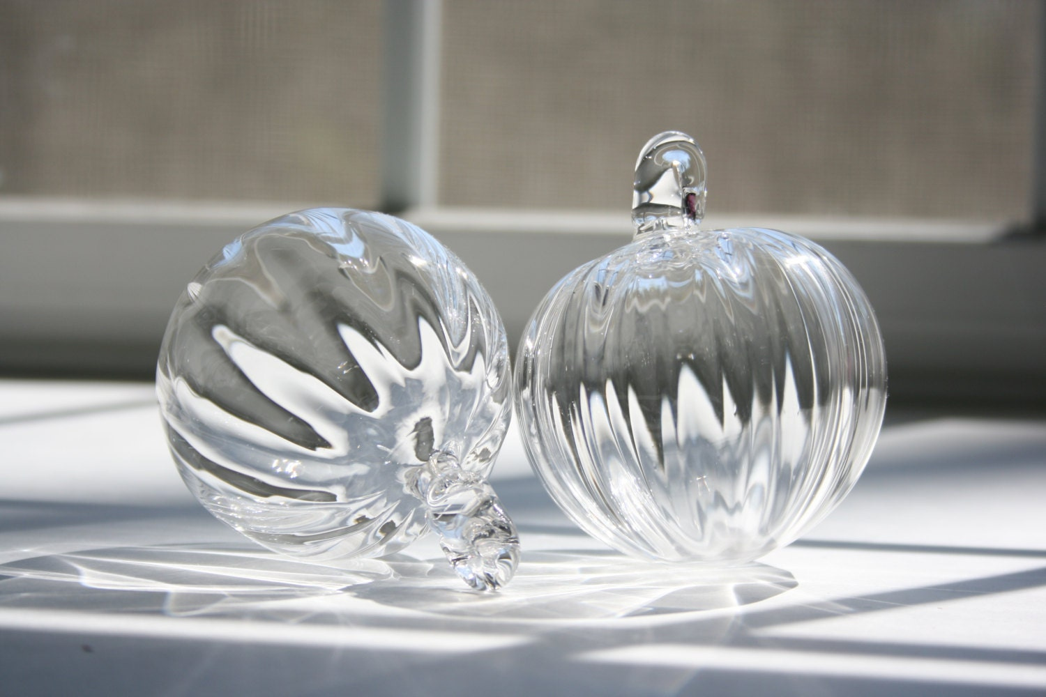 Hand Blown Glass Christmas Ornament – Clear Optic Ridge Crystal Orb, Sun Catcher Holiday Tree Decoration 4 - MeasureMason Hand Blown Glass Christmas Ornament – Clear Optic Ridge Crystal Orb, Sun Catcher Holiday Tree Decoration 4