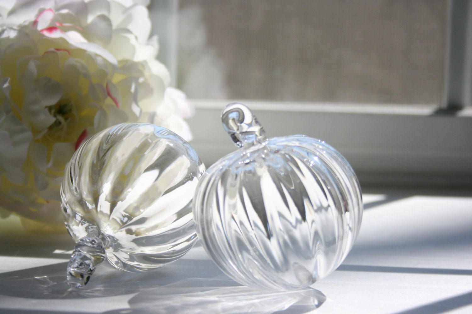 Hand Blown Glass Christmas Ornament – Clear Optic Ridge Crystal Orb, Sun Catcher Holiday Tree Decoration 3 - MeasureMason Hand Blown Glass Christmas Ornament – Clear Optic Ridge Crystal Orb, Sun Catcher Holiday Tree Decoration 3