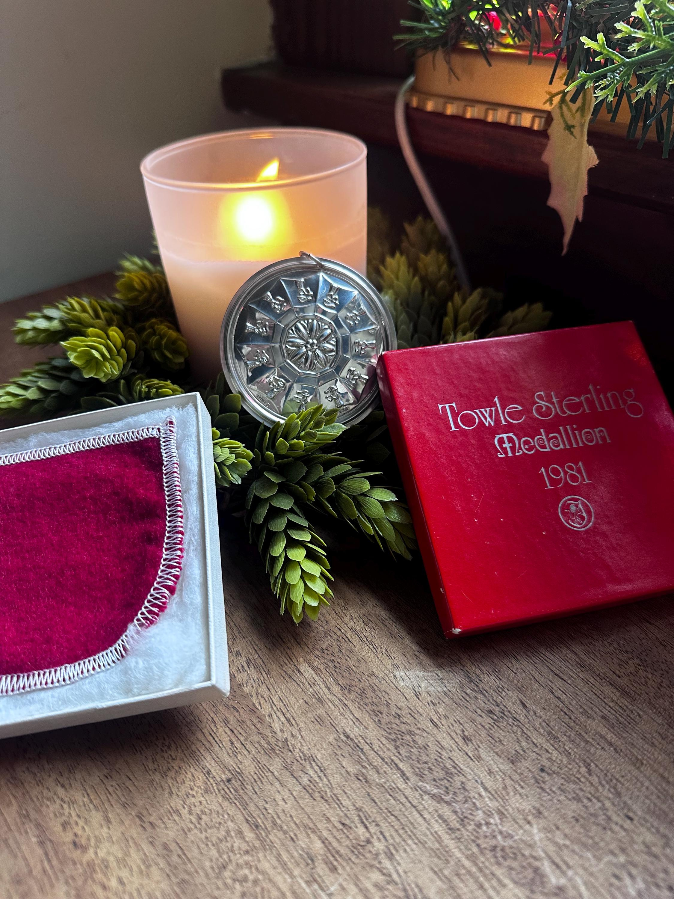 1981 Towle Sterling Silver Medallion Ornament – Original Box & Velvet Pouch – Rare DAR 1981 Towle Sterling Silver Medallion Ornament – Original Box & Velvet Pouch – Rare DAR
