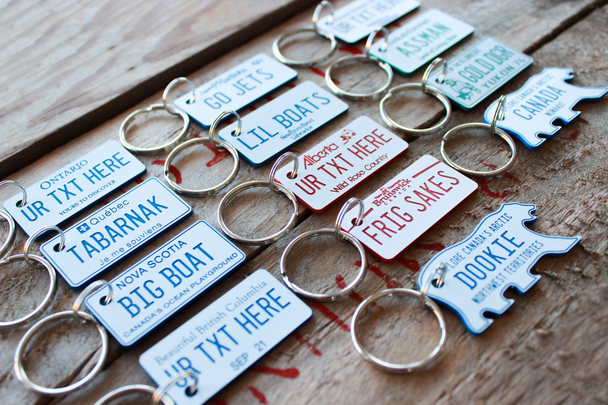 Personalized Engraved Plastic Keychain - Canada License Plate Design