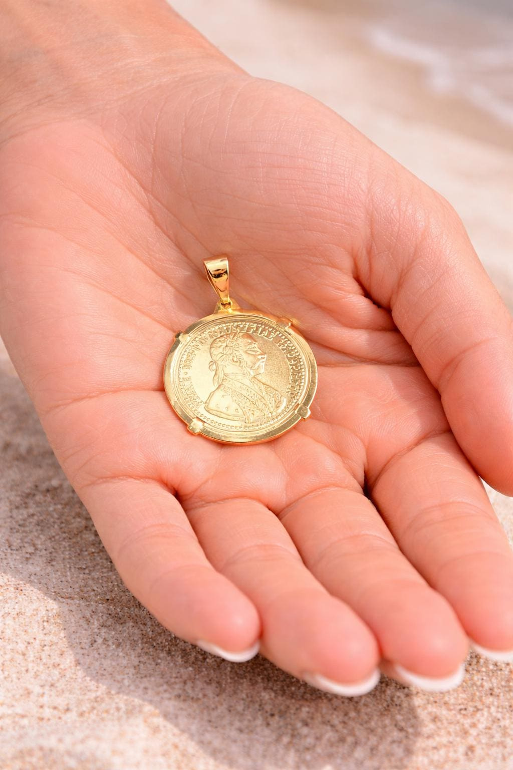 18K Gold Filled Coin Medallion Pendant for Jewelry Making 18K Gold Filled Coin Medallion Pendant for Jewelry Making