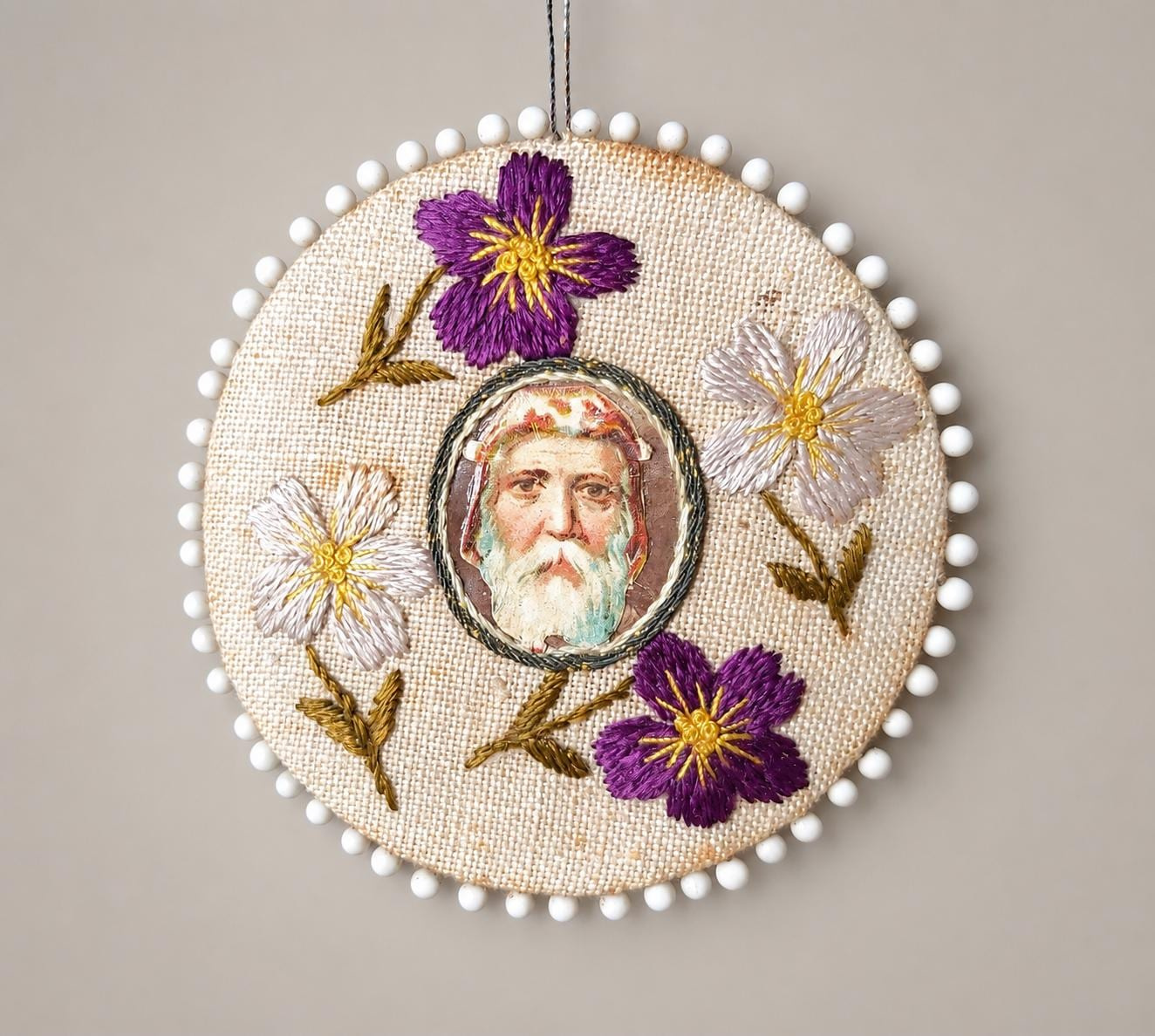 Antique Handmade Victorian Medallion Christmas Ornament - Sebnitz Broderie Santa Scrap Collectible 7cm Antique Handmade Victorian Medallion Christmas Ornament - Sebnitz Broderie Santa Scrap Collectible 7cm