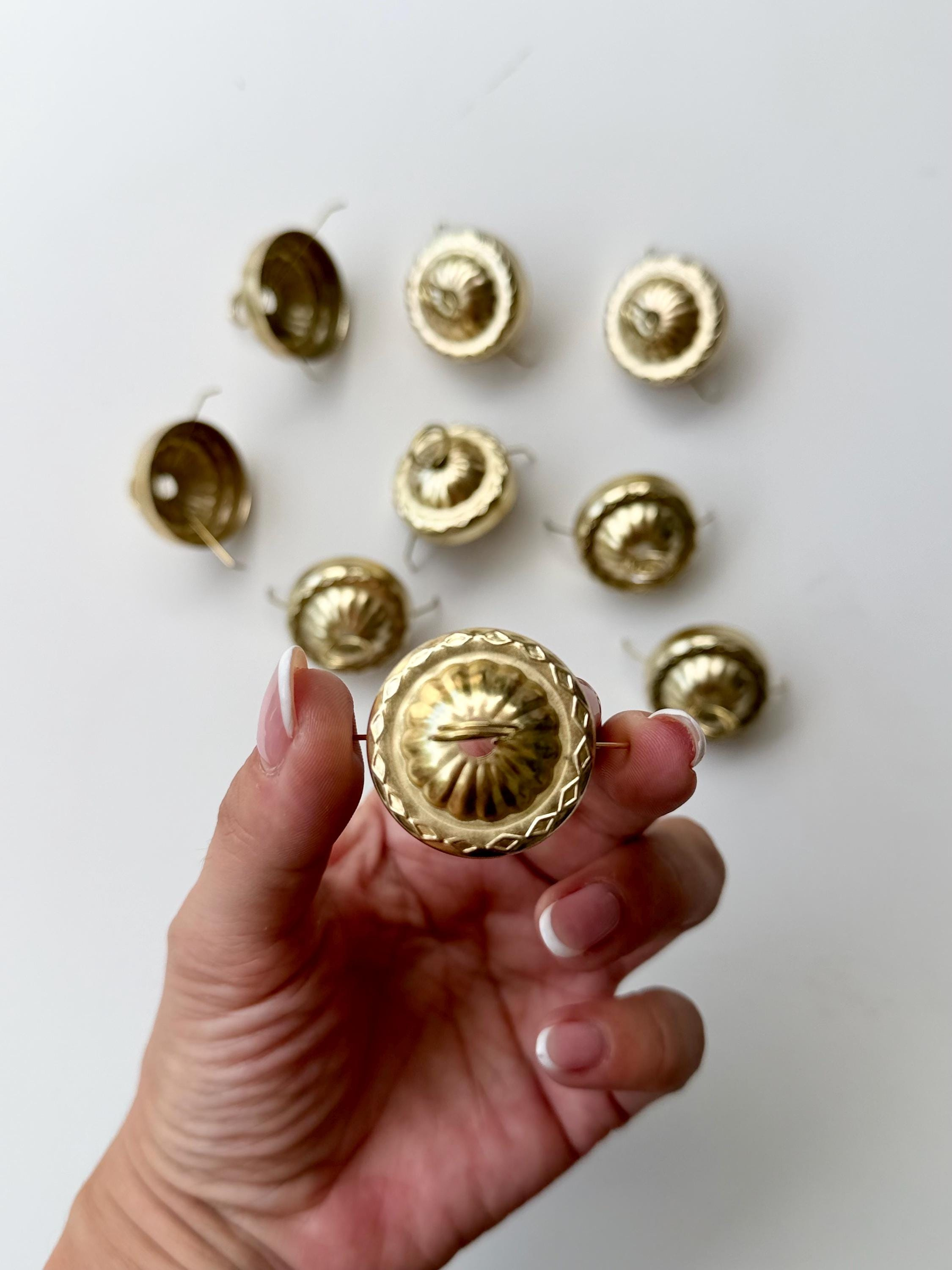 30mm Gold Christmas Ornament Caps with Hooks for DIY Baubles 3 - MeasureMason 30mm Gold Christmas Ornament Caps with Hooks for DIY Baubles 3